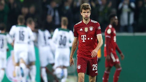 Bayern bị M’gladbach hủy diệt 5-0 vì quá thận trọng
