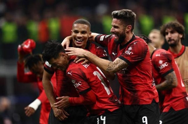 Milan giành chiến thắng với 3 điểm trong trận đấu với 3 thẻ đỏ được rút ra.